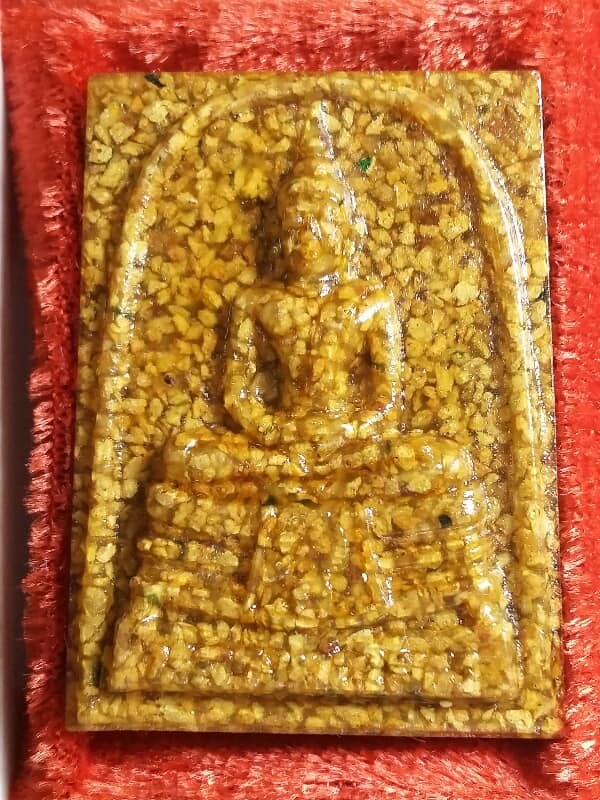 พระผงหลังคาโบสถ์ หลวงพ่อโสธรตรา ภปร   +กล่อง   เคาะเดียวครับ