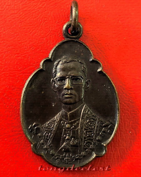 เหรียญในหลวงรัชกาลที่ 9 ครบ 4 รอบ ปี 2518 คณะสงฆ์สร้างถวาย สวยมากค่ะ