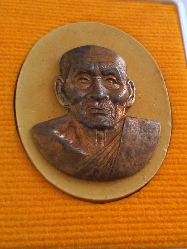 120.-  √  ... พระเนื้อเนื้อผง (องค์ชนวน) "หลวงปู่ทวด" ** รุ่นนิรันตราย ๗๗ ... โค๊ด+หมายเลข+กล่องเดิม