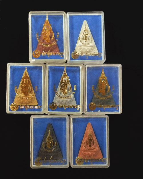   พระสมเด็จนางพญา สก. ชุดเนื้อผงพร้อมกล่องเดิมครบทุกสี