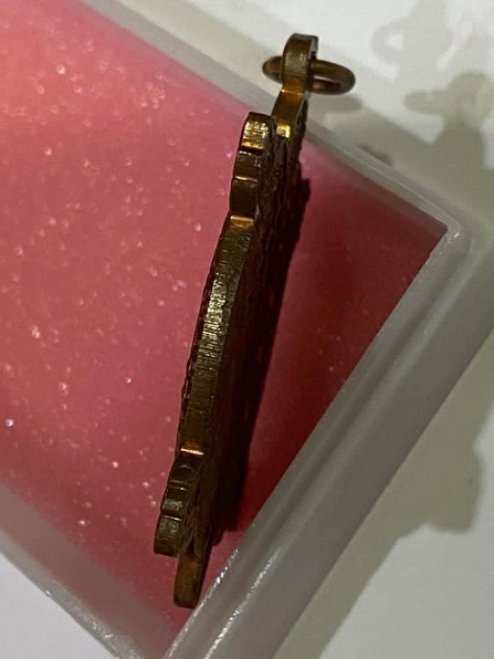 เหรียญหลวงปู่หลิว วัดไร่แตงทอง รุ่นสุขใจ บล๊อกนิยมมีบอล