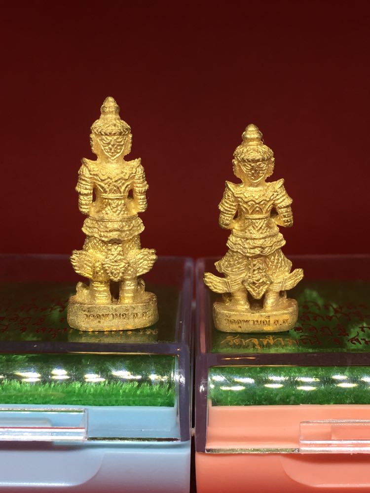 ท้าวเวสสุวรรณ พิมพ์เข่าตรง-เข่าย่อ เนื้อทองทิพย์ เจริญสุข63 หลวงพ่ออิฎฐ์ วัดจุฬามณี สมุทรสงคราม