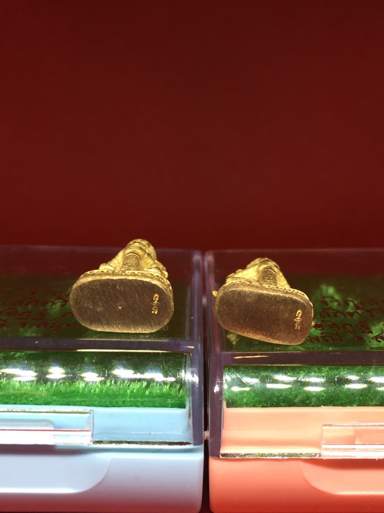 ท้าวเวสสุวรรณ พิมพ์เข่าตรง-เข่าย่อ เนื้อทองทิพย์ เจริญสุข63 หลวงพ่ออิฎฐ์ วัดจุฬามณี สมุทรสงคราม