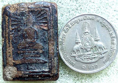 *สมเด็จฯรัศมี หลังยันต์ หลวงพ่อคร้าม วัดพระเงิน นนทบุรี เนื้อผงจุ่มรัก*
