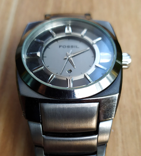 นาฬิกา FOSSIL ของแท้ ขนาด man size (ไปเจอใน ebay ขายกัน 6,000++ครับ)