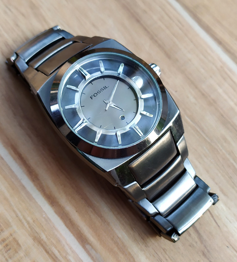 นาฬิกา FOSSIL ของแท้ ขนาด man size (ไปเจอใน ebay ขายกัน 6,000++ครับ)