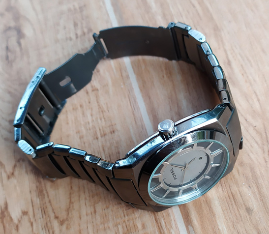 นาฬิกา FOSSIL ของแท้ ขนาด man size (ไปเจอใน ebay ขายกัน 6,000++ครับ)