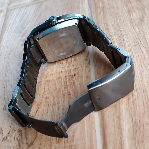 นาฬิกา FOSSIL ของแท้ ขนาด man size (ไปเจอใน ebay ขายกัน 6,000++ครับ)