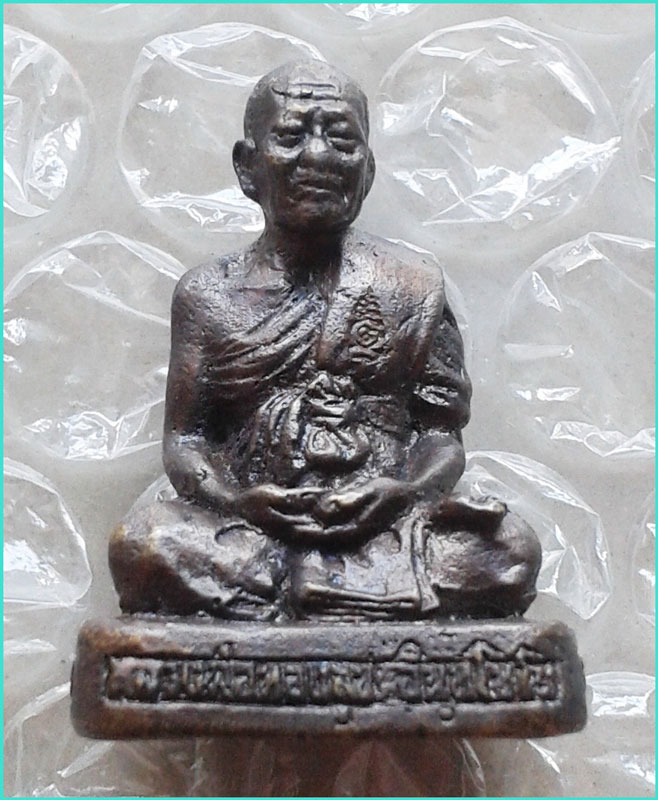 ..ลพ.ทองสุข วัดโตนดหลวง พบ. พระรูปหล่อ ลอยองค์ เนื้อทองผสม ปี 55 ออกวัดไร่มะม่วง..