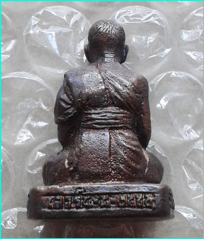 ..ลพ.ทองสุข วัดโตนดหลวง พบ. พระรูปหล่อ ลอยองค์ เนื้อทองผสม ปี 55 ออกวัดไร่มะม่วง..