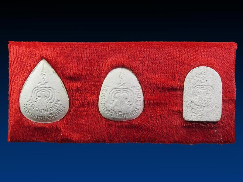ชุดพระผงหลวงพ่อแพ วัดพิกุลทอง จ.สิงห์บุรี รุ่นมหาเศรษฐี ปี 2537 3องค์กล่องเดิม