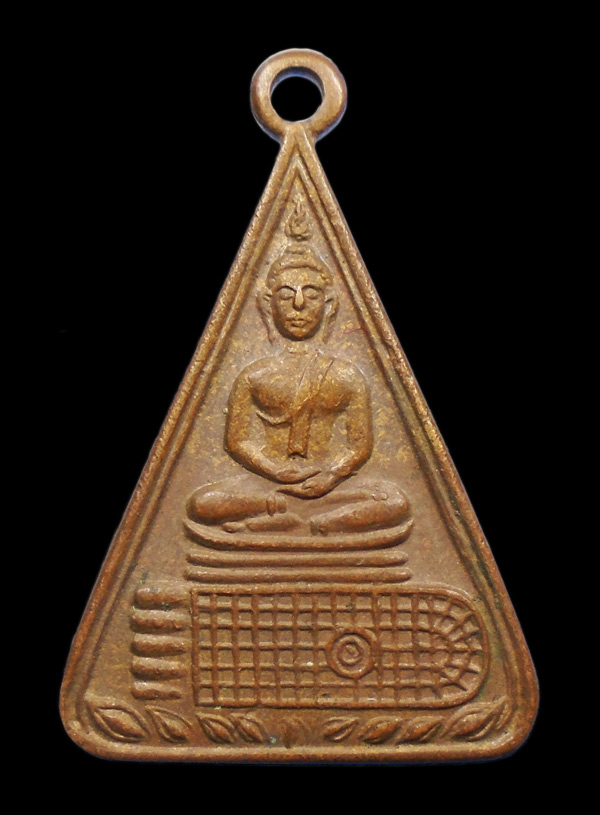 30บาท....เหรียญรอยพระพุทธบาท วัดอนงคาราม...273
