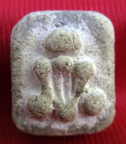 พระปิดตาผงกระดูกผี เนื้อขาว วัดโพธิ์ท่าเตียน กทม