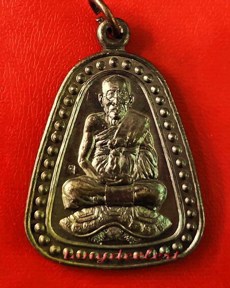 เหรียญจอบหลวงปู่หลิว วัดหนองอ้อ รุ่นเสาร์ 5 มหาทรัพย์ พิมพ์ใหญ่ สวยมากค่ะ