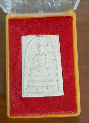 วัดใจ เคาะเดียว สมเด็จวัดระฆัง 122ปี พิมพ์ใหญ่ พร้อมกล่อง สภาพสวย องค์3