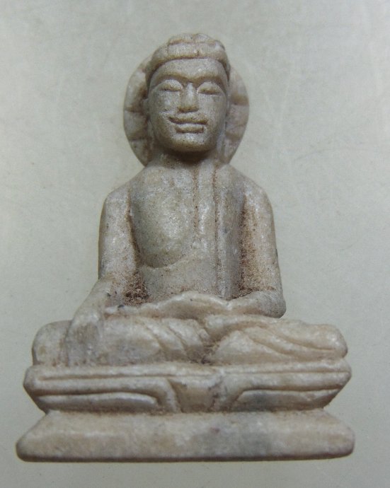 ๒๐ พระพุทธแกะจากหิน