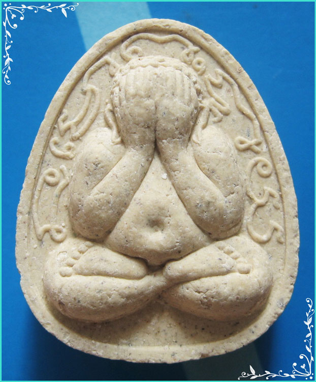 ..ลป.วิเวียร วัดดวงแข กทม พระปิดตามหาลาภ พิมพ์จัมโบ้ เนื้อผงเก่าๆ หลังยันต์ไก่เถื่อน ปี 36 ผงสีขาว..