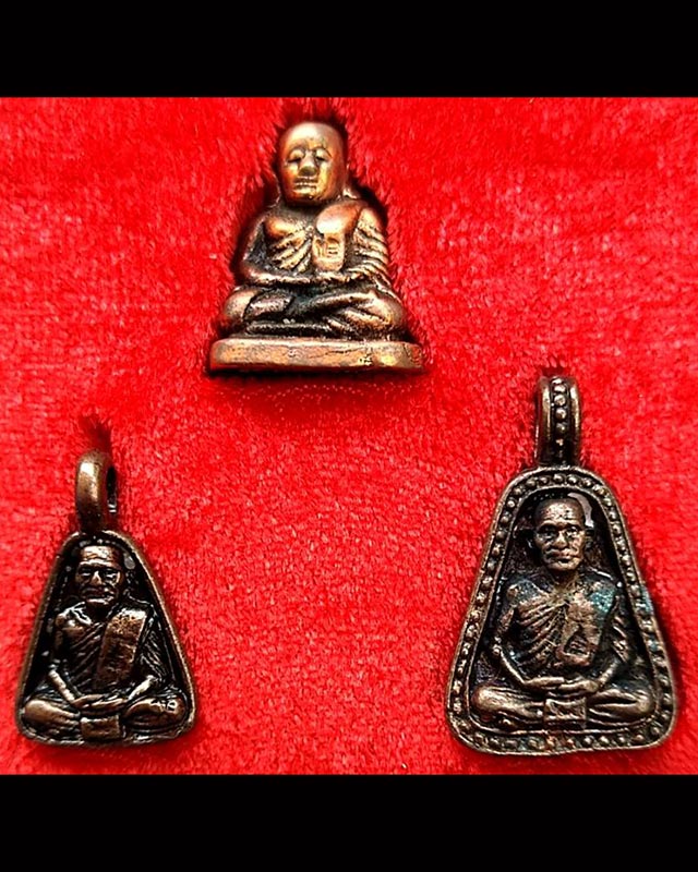3.กล่องชุด หลวงพ่อเงิน บางคลาน ออกวัดตะพานหิน จ.พิจิตร หลวงพ่อคูณ ปลุกเสก พ.ศ. 2536 ตอกโค้ด
