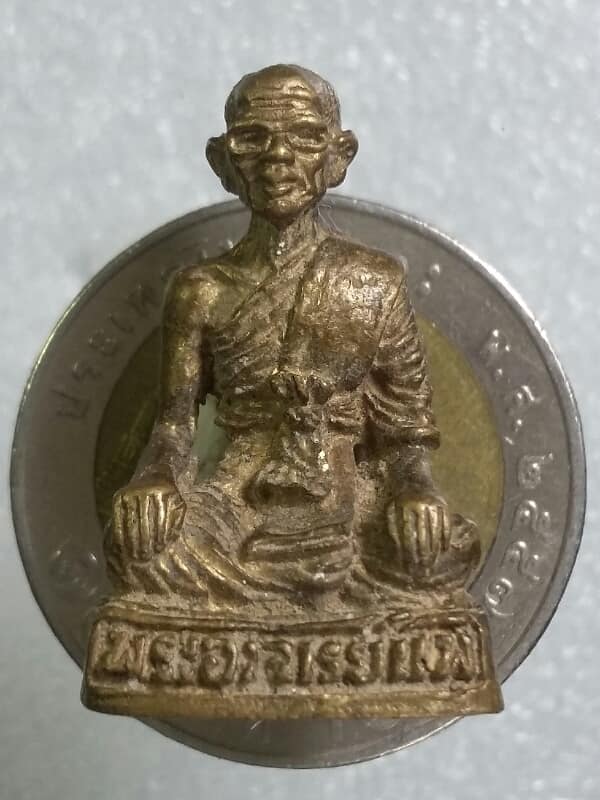 รูปหล่อพระอาจารย์แพ วัดดงพลับ บ้านหมี่ ลพบุรี   เคาะเดียวครับ