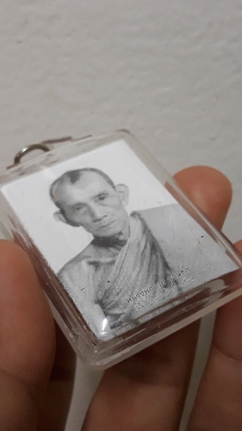 ภาพครึ่งองค์ ปี 56 หลังยันต์ 8 ทิศ เลี่ยมเดิมวัด หลวงพ่อกวย