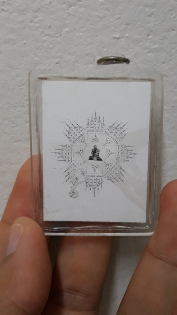 ภาพครึ่งองค์ ปี 56 หลังยันต์ 8 ทิศ เลี่ยมเดิมวัด หลวงพ่อกวย