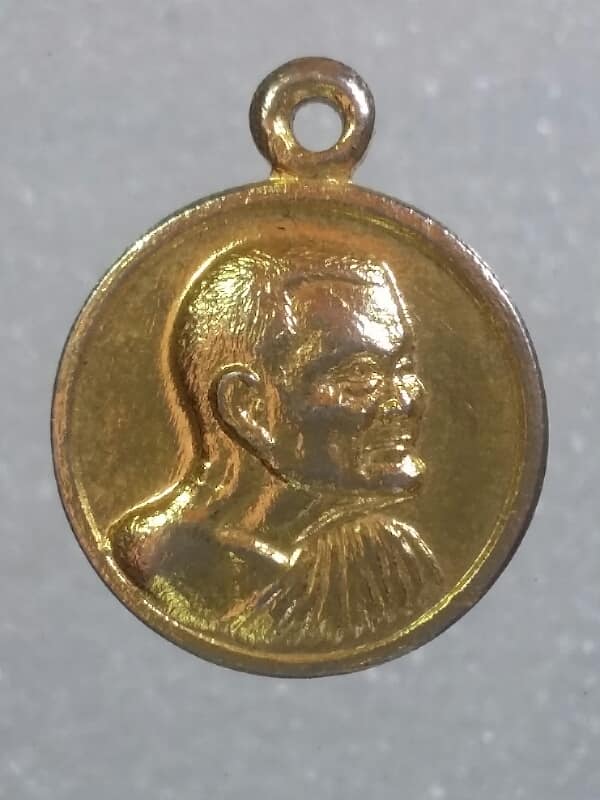 เหรียญกลมเล็กหลวงปู่แหวน วัดดอยแม่ปั๋ง เชียงใหม่ ปี๒๘   เคาะเดียวครับ