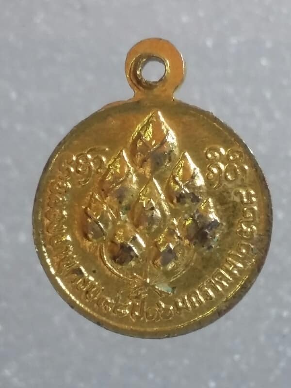 เหรียญกลมเล็กหลวงปู่แหวน วัดดอยแม่ปั๋ง เชียงใหม่ ปี๒๘   เคาะเดียวครับ