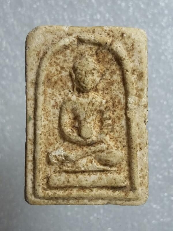 พระผงหลังปั้มยันต์ ไม่ทราบวัด เคาะเดียวครับ