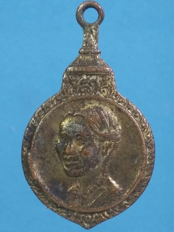 เหรียญสมเด็จพระราชินีนาถ ถวายผ้ากฐินวัดศิลขันธาราม   กะไหล่ทอง    เคาะเดียวครับ