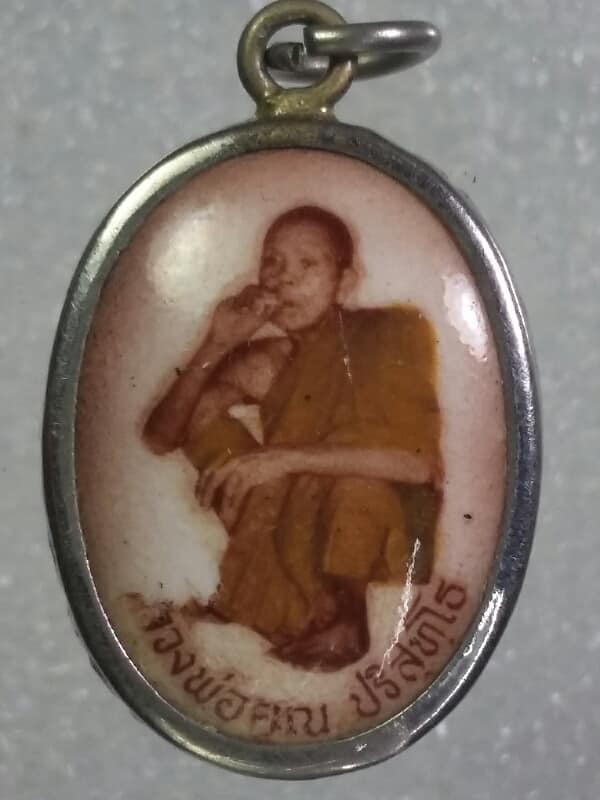 ล็อกเก็ตหลวงพ่อคูณ หลังยันต์ห้า เคาะเดียวครับ