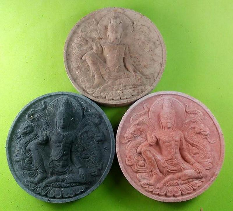 จตุคามรามเทพ รุ่นโคตรรวยรวย 1 ชุด เนื้อว่านสีดำ แดง น้ำตาล 3 องค์ เคาะเดียวครับ