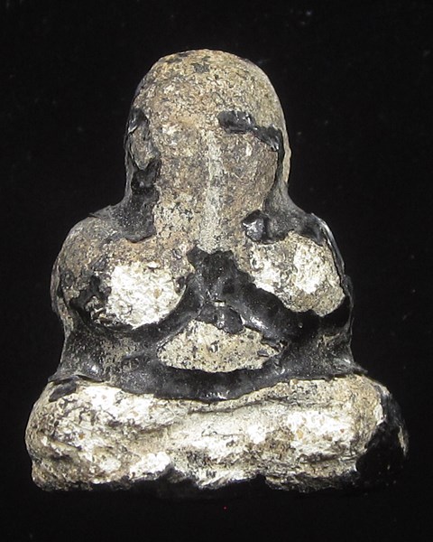 พระปิดตาหลวงปู่กลิ่น พิมพ์เล็กเนื้อผงจุ่มรัก 