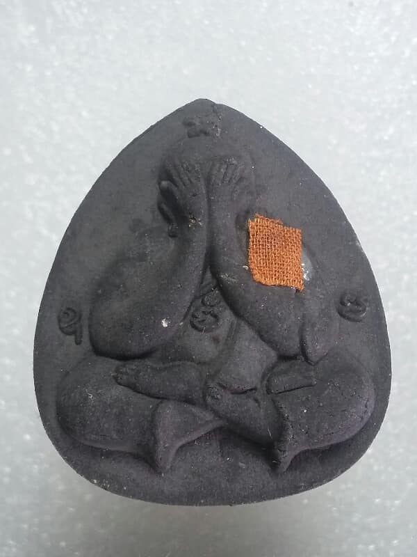 พระปิดตาจัมโบ้ติดจีวร หลวงพ่อปัญญา วัดโพธิสัมพันธ์ ชลบุรี  ตอกโค้ต     เคาะเดียวครับ