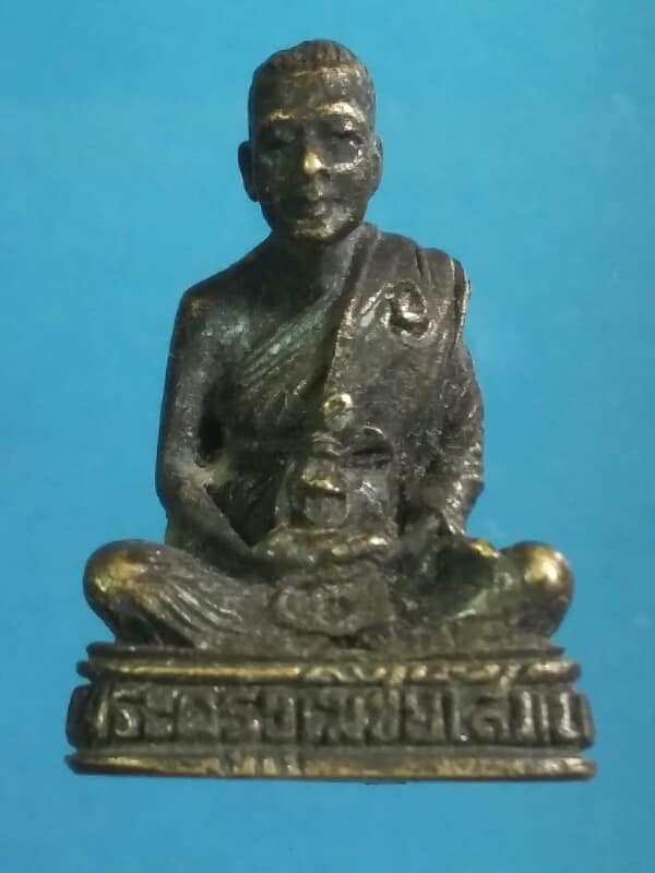รูปหล่อพระครูวุฒิชัยโสภณ วัดบรมธาตุ ชัยนาท      เคาะเดียวครับ