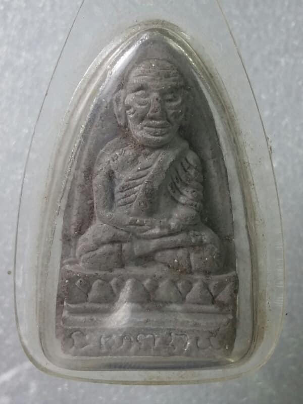 พระหลวงพ่อทวดหลังยันต์ นะ ไม่ทราบวัด   เลี่ยมพลาสติก เคาะเดียวครับ