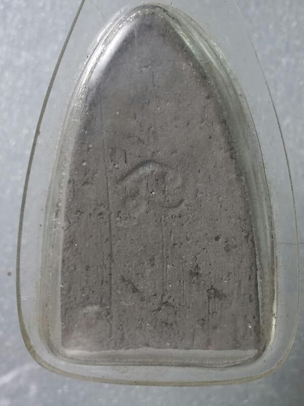 พระหลวงพ่อทวดหลังยันต์ นะ ไม่ทราบวัด   เลี่ยมพลาสติก เคาะเดียวครับ