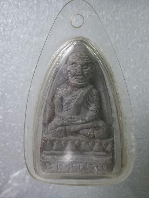 พระหลวงพ่อทวดหลังยันต์ นะ ไม่ทราบวัด   เลี่ยมพลาสติก เคาะเดียวครับ