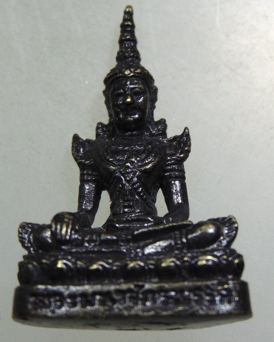 รูปหล่อพระมหาจักรพรรดิ์ วัดทุ่งเหียง จ ชลบุรี