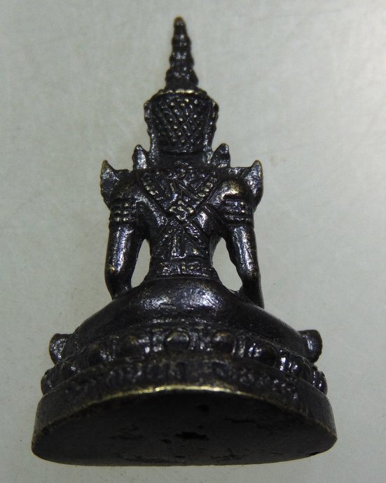 รูปหล่อพระมหาจักรพรรดิ์ วัดทุ่งเหียง จ ชลบุรี