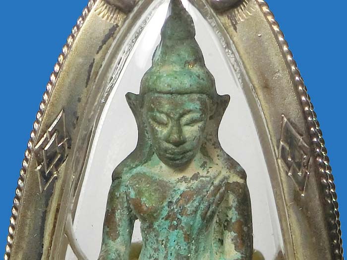 ยอดธงรัตนโกสินทร์ วัดอินทรวิหาร บางขุนพรหม ปี 2549 เลี่ยมเงินสวยๆพร้อมบูชา