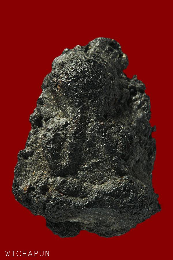 พระปิดตาเนื้อครั่ง หลังฝังตะกรุด เก่า