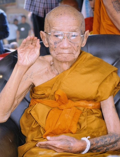 ****4องค์สุดคุ้ม****รูปหล่อหลวงปู่ขุ้ย ฐิตธัมโม วัดซับตะเคียนเพชรบูรณ์ รุ่น ท.๑ เนื้อทองเหลือง