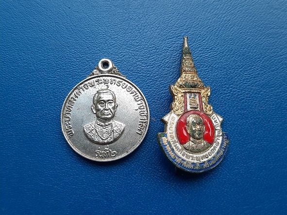 เหรียญพระบาทสมเด็จพระพุทธยอดฟ้าจุฬาโลก+เข็มกลัดพระบาทสมเด็จพระพุทธยอดฟ้าจุฬาโลก 200 ปี กรุงรัตนโกสิน