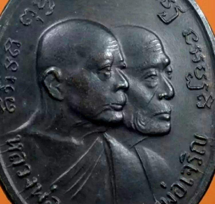((เคาะเดียว...แดง)).เหรียญโบสถ์ลั่นหลวงพ่อแดง วัดเขาบันไดอิฐ บล็อควัวลาน ปี13 เนื้อทองแดงรมดำ