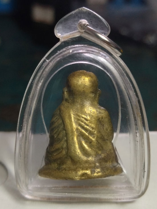 หลวงพ่อเงิน ปืนแตก เศียรโต