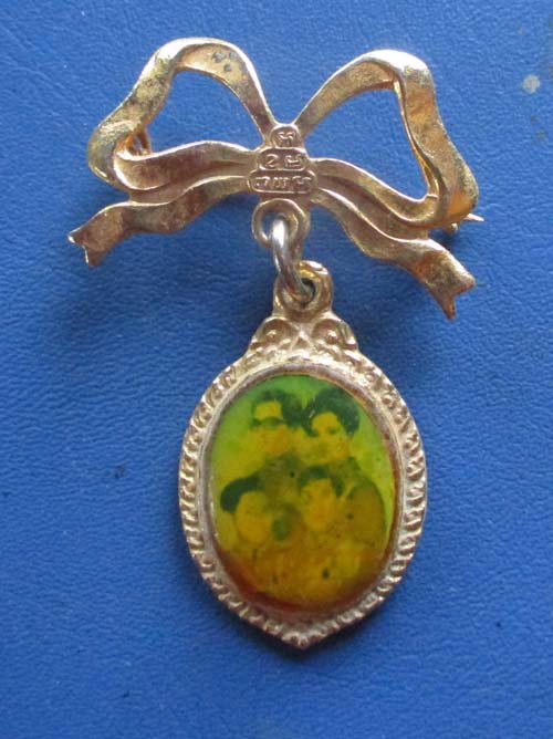 ล็อกเก็ตในหลวงรัชกาลที่9 และ พระราชินี  กะไหล่ทอง โบว์เดิมๆ