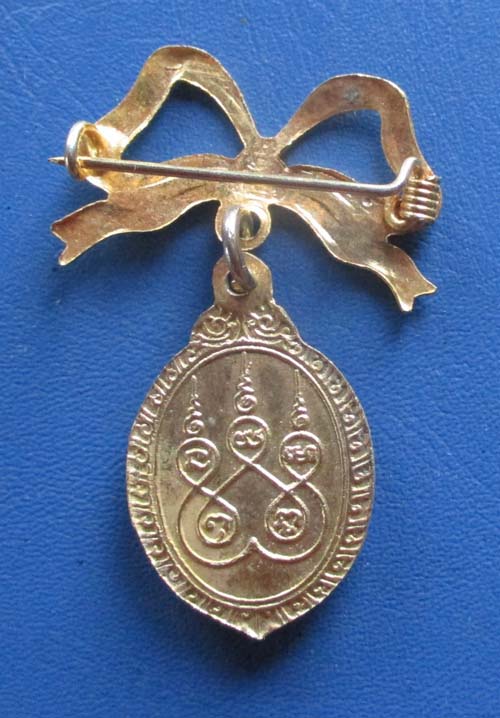 ล็อกเก็ตในหลวงรัชกาลที่9 และ พระราชินี  กะไหล่ทอง โบว์เดิมๆ