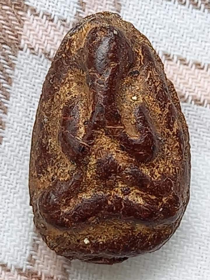 พระปิดตาจิ๋วเนื้อว่าน คลุกรักเก่า เนื้อแห้งเบามาก เก่าเก็บสภาพเดิมๆ