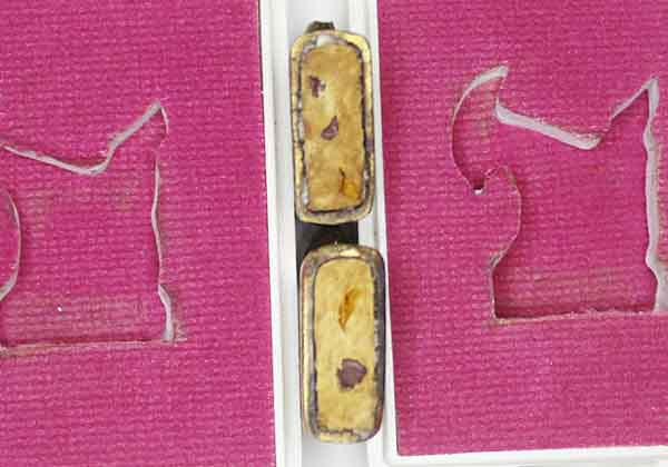 แพะมหาลาภ หลวงพ่อสิน วัดระหารใหญ่ เนื้อกระไหล่ทอง  พร้อมกล่องสวยๆ รุ่นแรก ปี2555  จำนวน 2 องค์