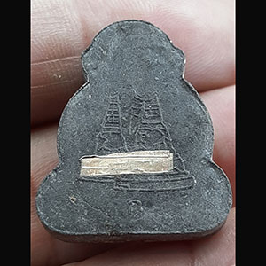 พระปิดตา เนื้อผง สีดำฝังตะกรุดเงิน+ เนื้อผง สีขาวฝังแร่ ไม่ทราบที (((( จำนวน ๒ องค์ ))))